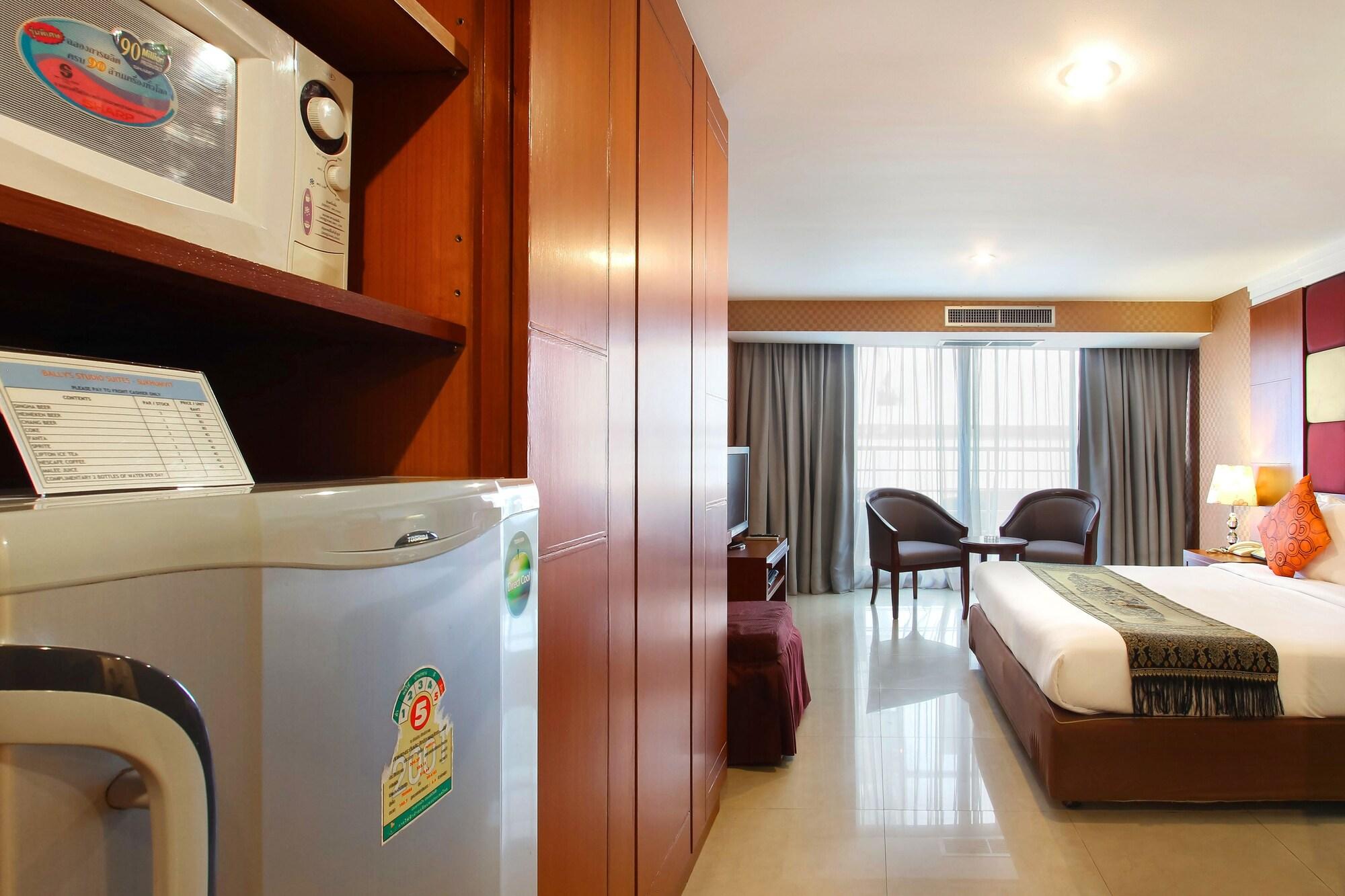 Bally Suite Sukhumvit Bangkok Exterior photo