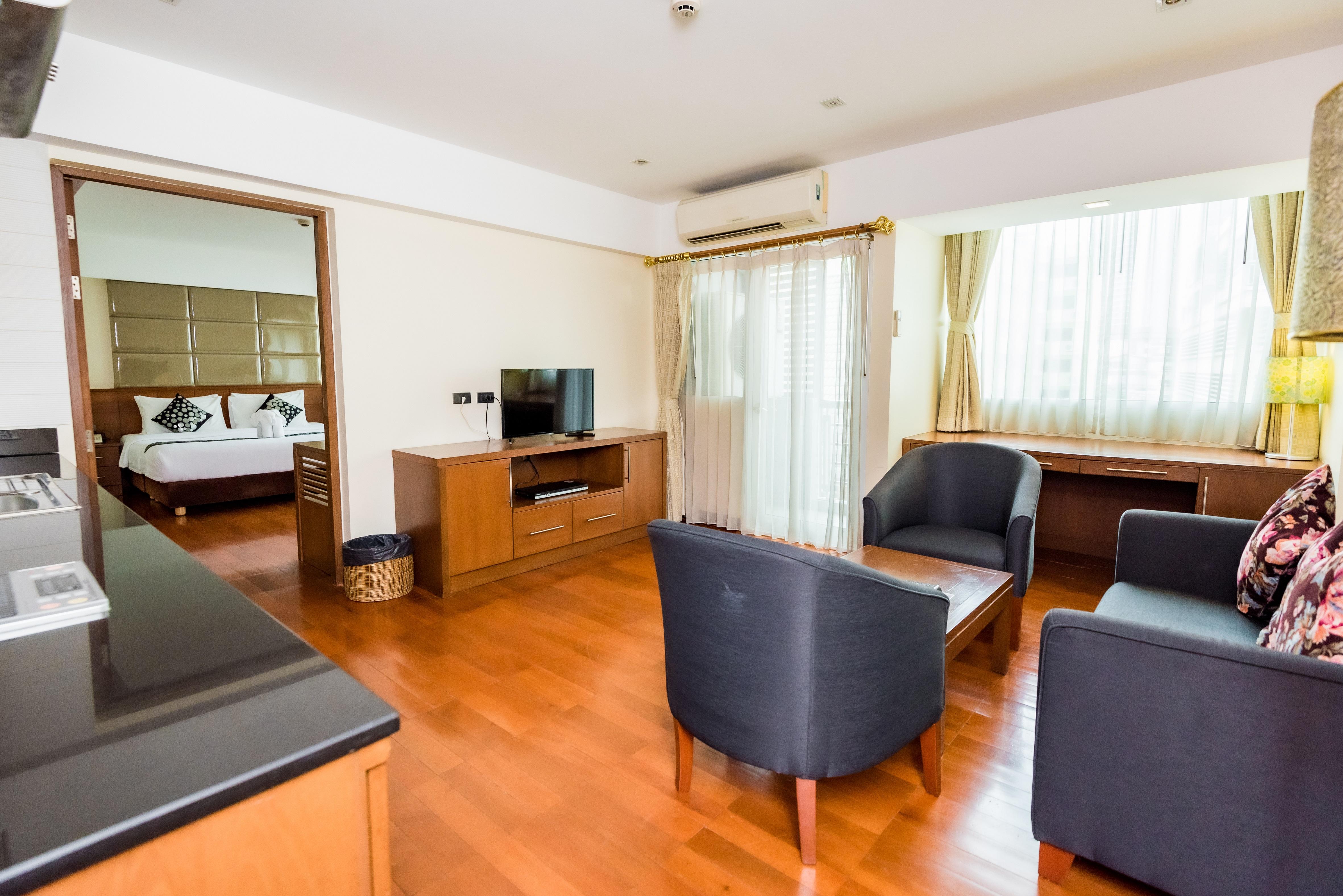 Bally Suite Sukhumvit Bangkok Exterior photo