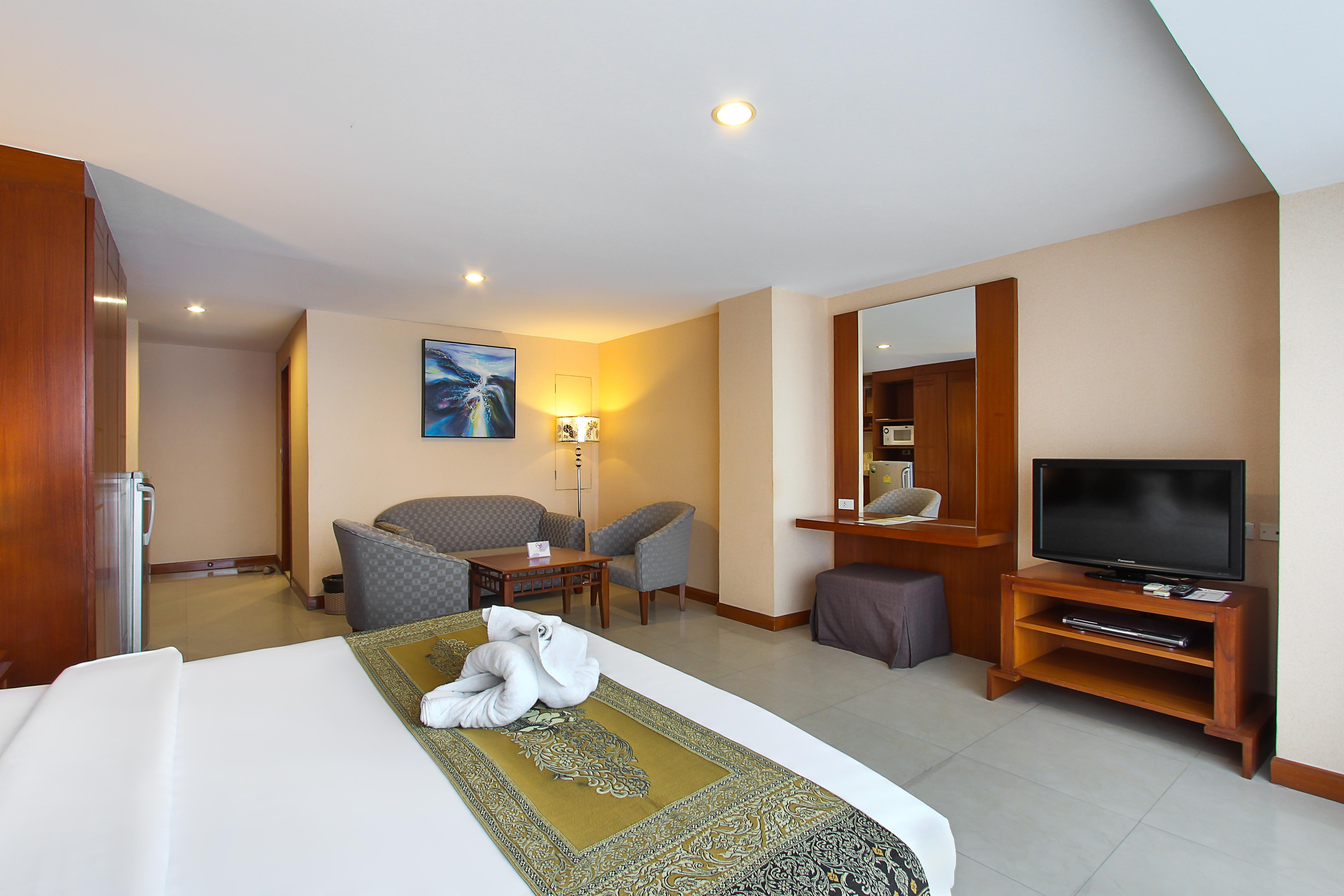 Bally Suite Sukhumvit Bangkok Exterior photo