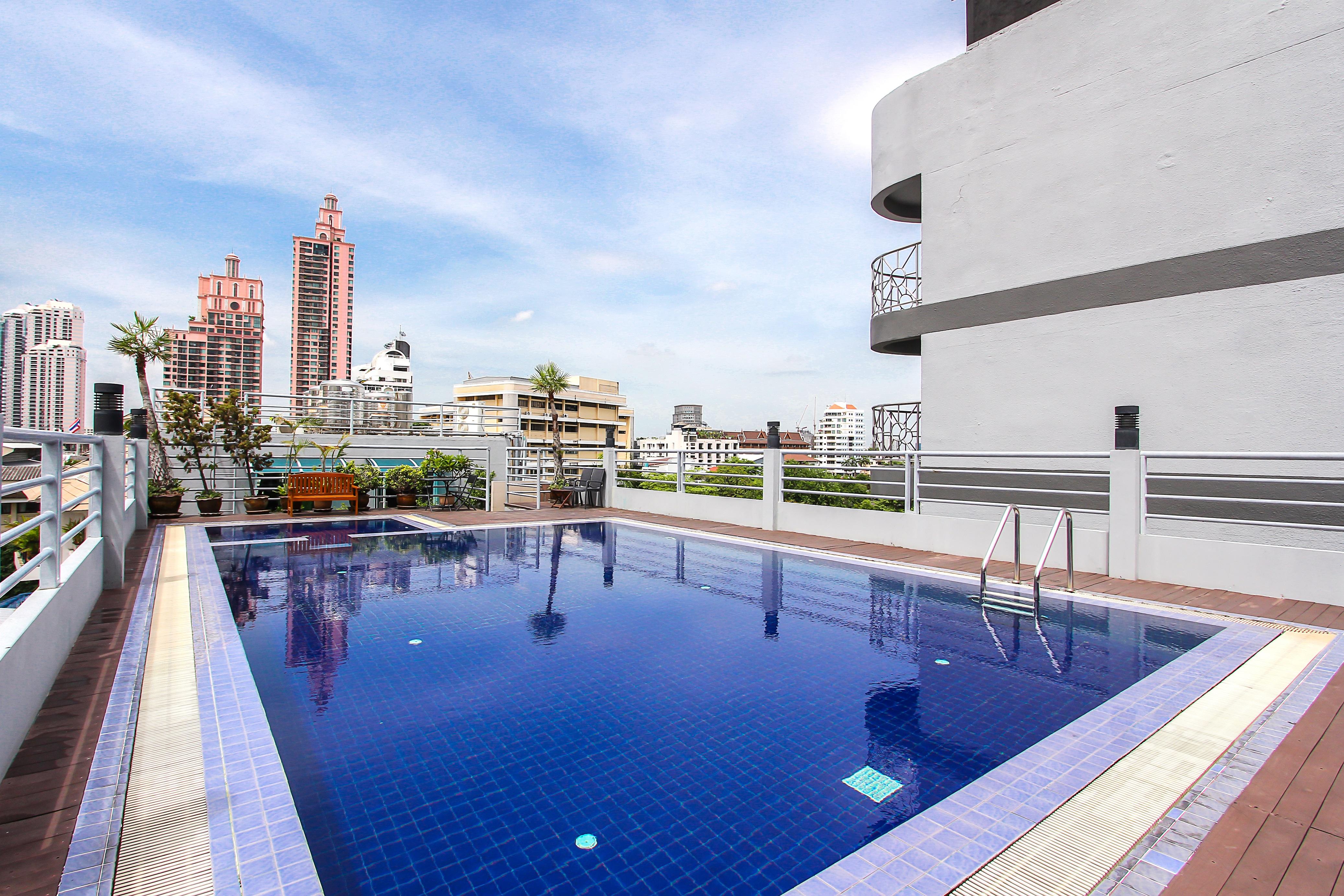 Bally Suite Sukhumvit Bangkok Exterior photo