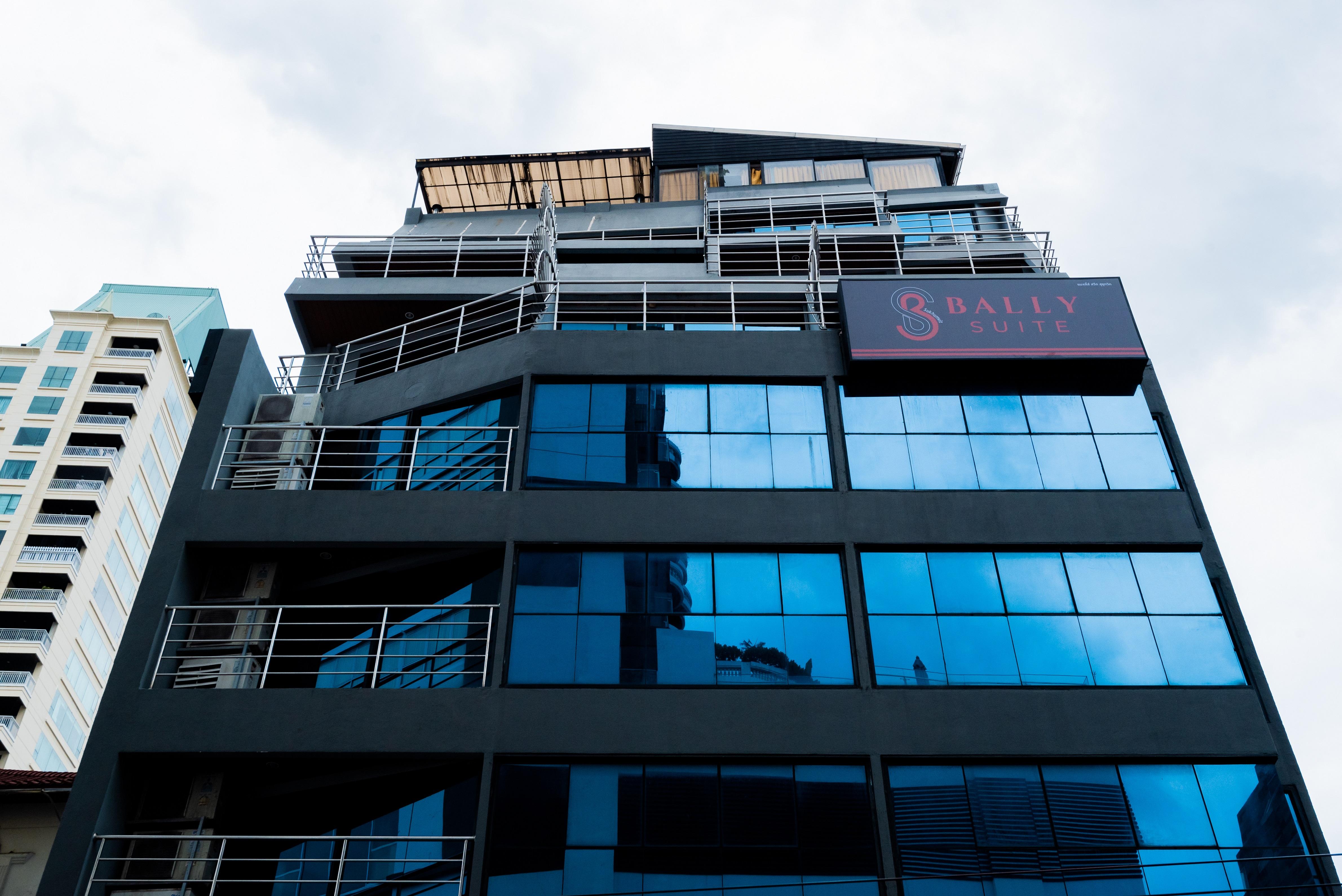 Bally Suite Sukhumvit Bangkok Exterior photo