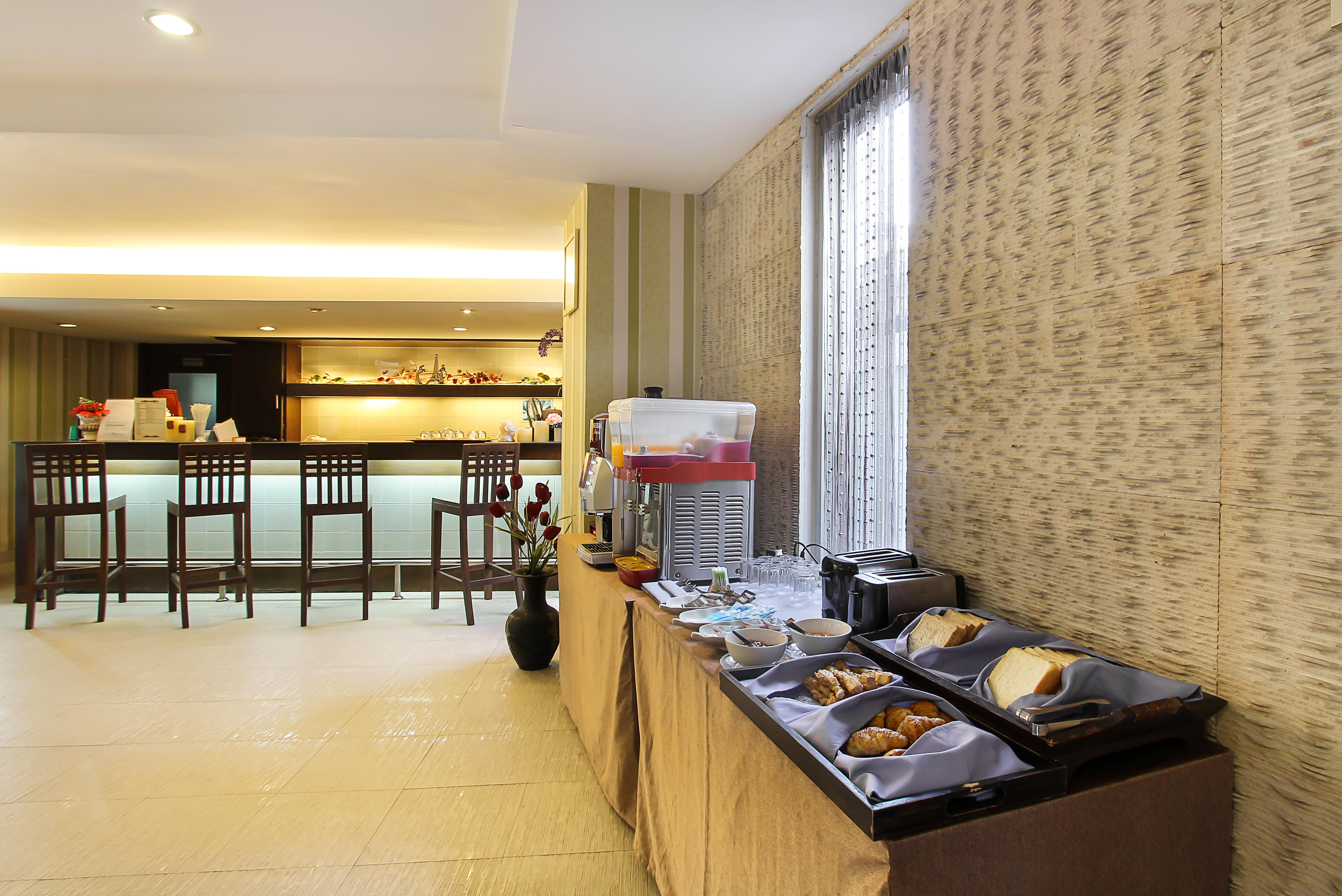 Bally Suite Sukhumvit Bangkok Exterior photo
